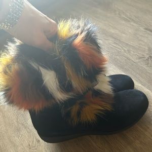 Black boots with colored fur